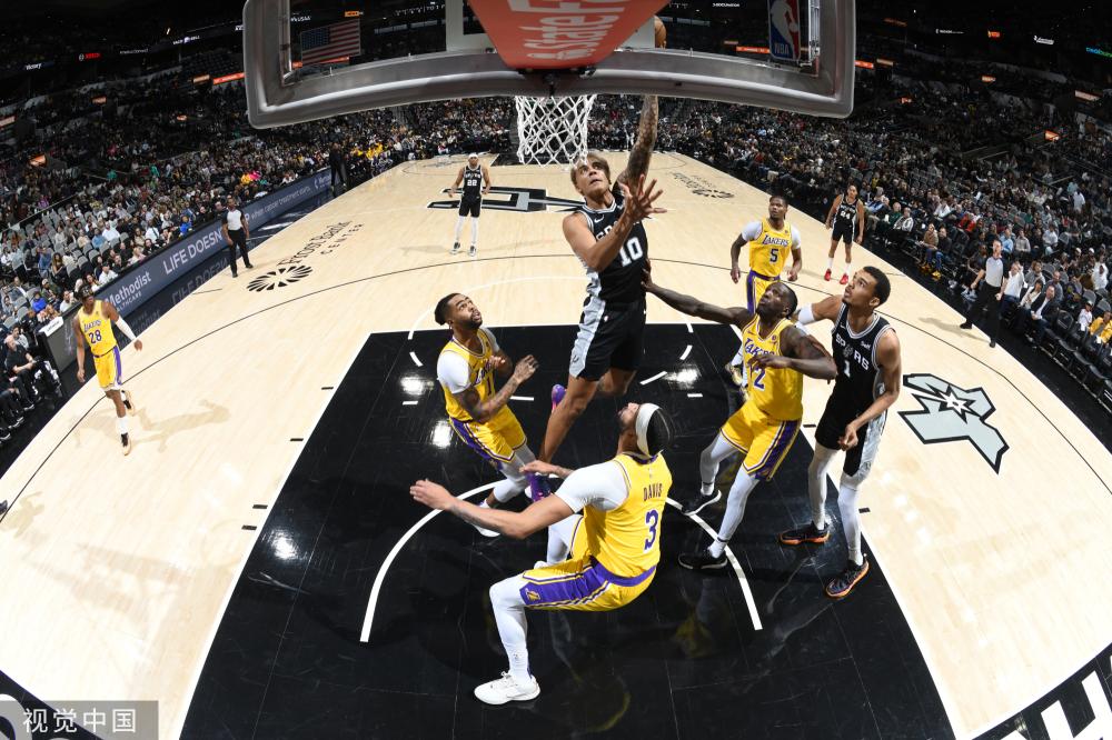 头角的少年 头角的少年