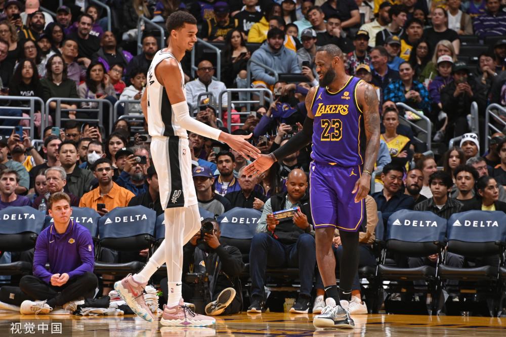 球迷们期待 球迷们期待